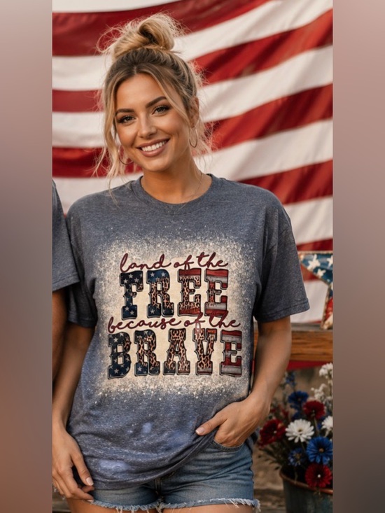Gildan Tops - NWOT ‘Land of the Free Because of the Brave’ Unisex T Shirt Top (1 Shirt Size XL